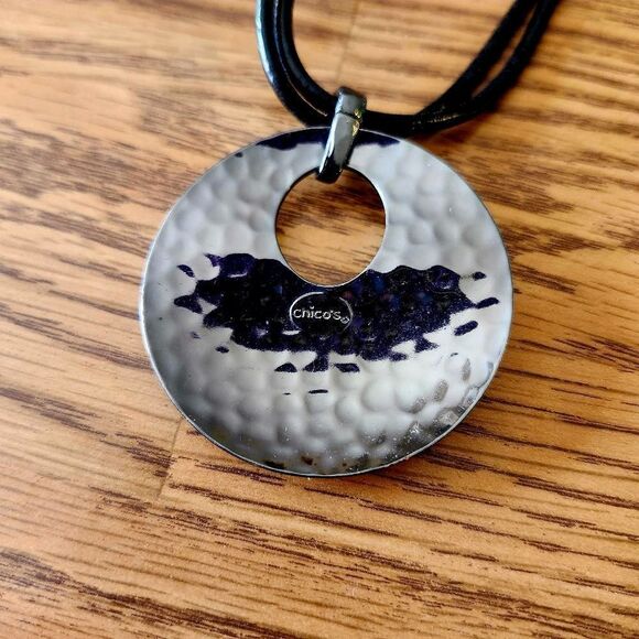 CHICO'S Hammered Gunmetal Black Pendant Necklace NORMCORE! - Picture 4 of 9